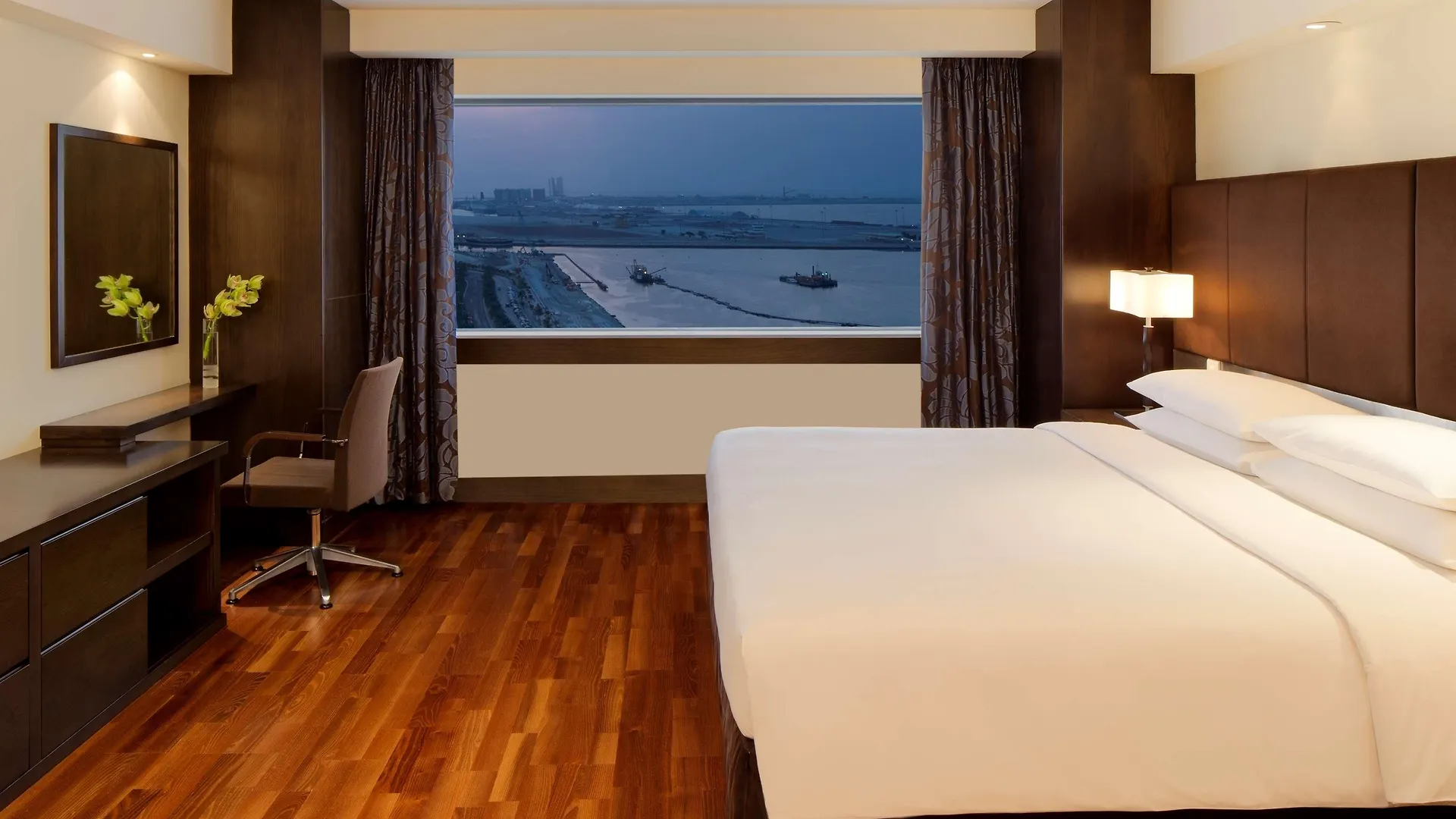 Hyatt Regency Dubai - Corniche Hotell